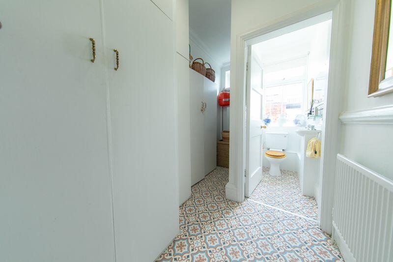 Service &amp; washroom