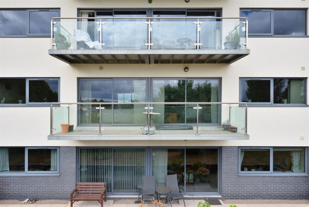 Flat 5 Barton West Barton Road (8).jpg