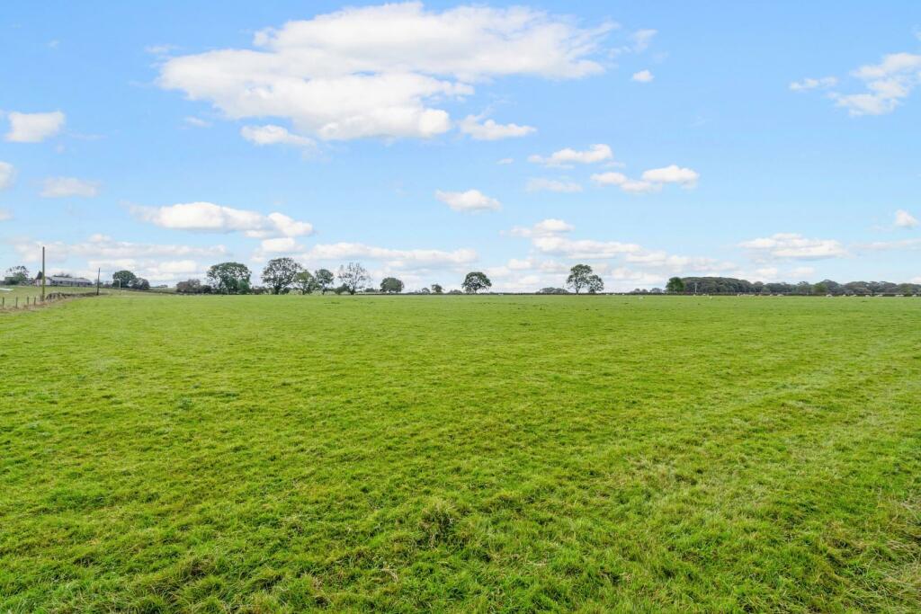 79946_23 Kings Road Bramhope (34).jpg