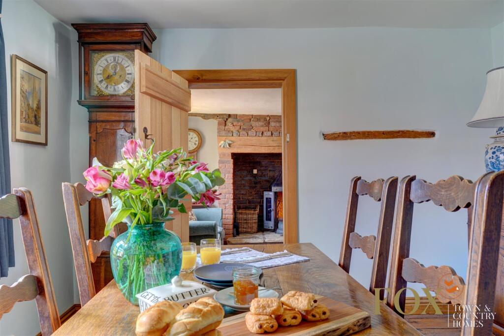 Folly Cottage (7).jpg