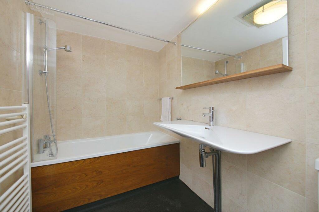bathroom 2.jpg