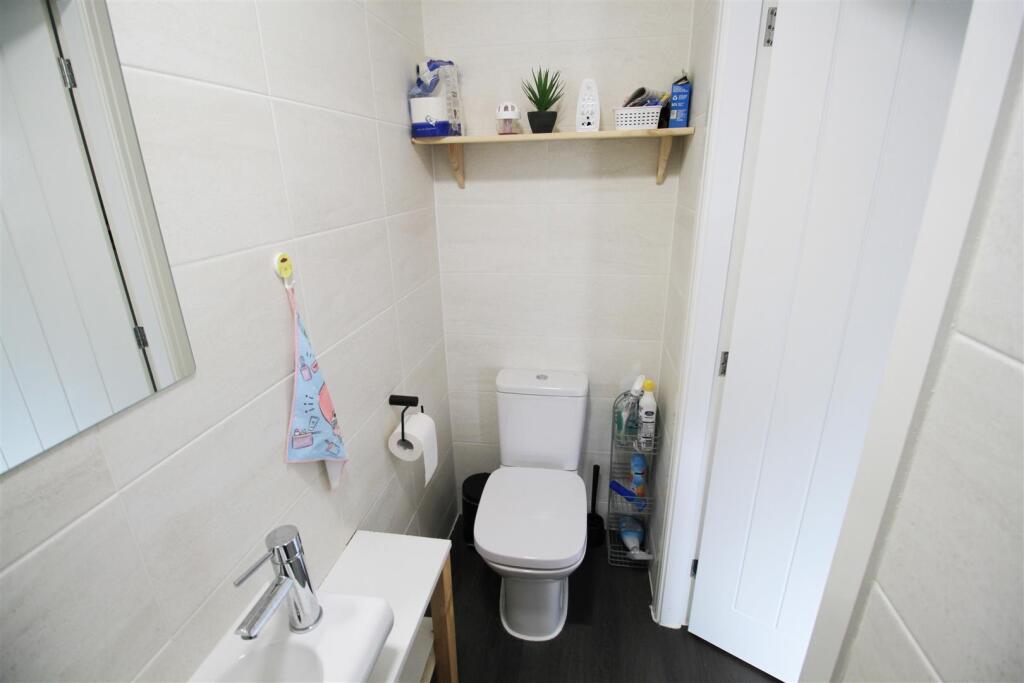 Ground floor wc..jpg