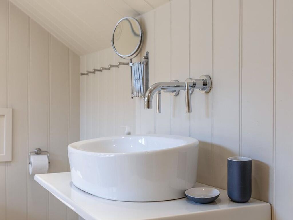 Berry Cottage, Dittisham Bathroom