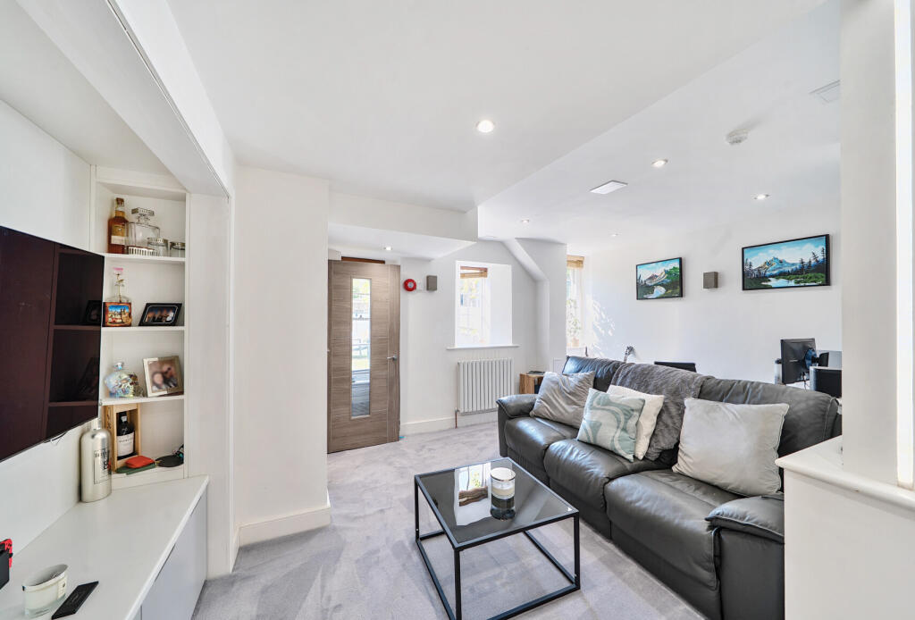 1311740-5-6852975...