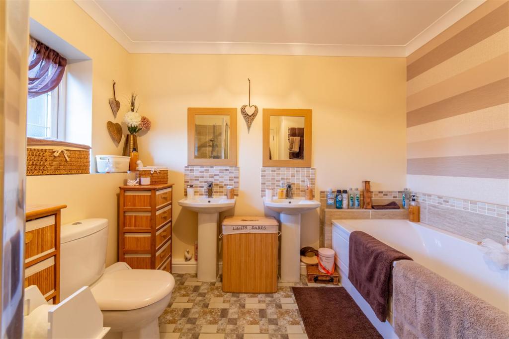 5 Snatchwood Court-14.jpg