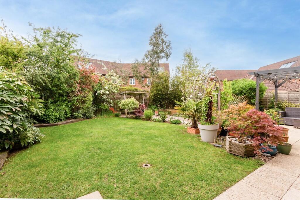 Charlwood Drive-10.jpg