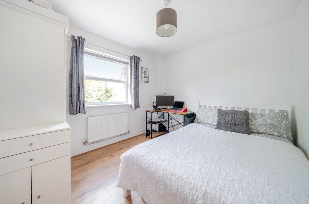 1303973-4-6842e3f...