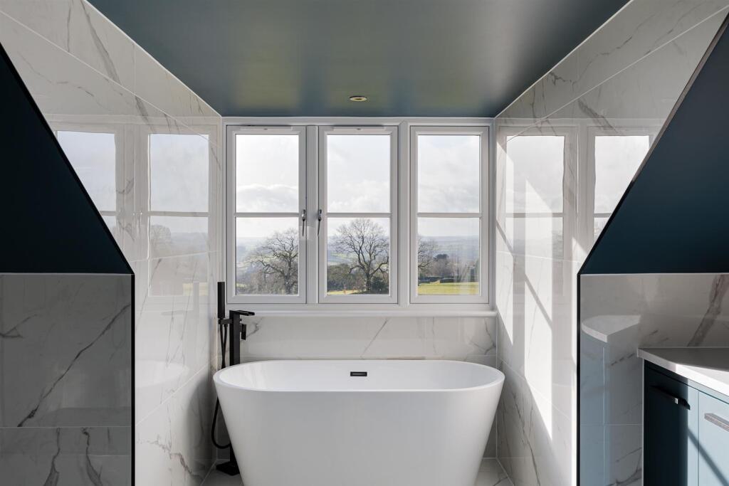 Master Bedroom EnSuite