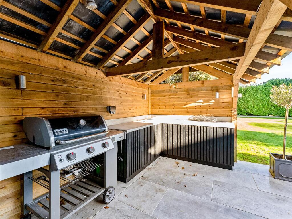 Outdoor Kitchen
