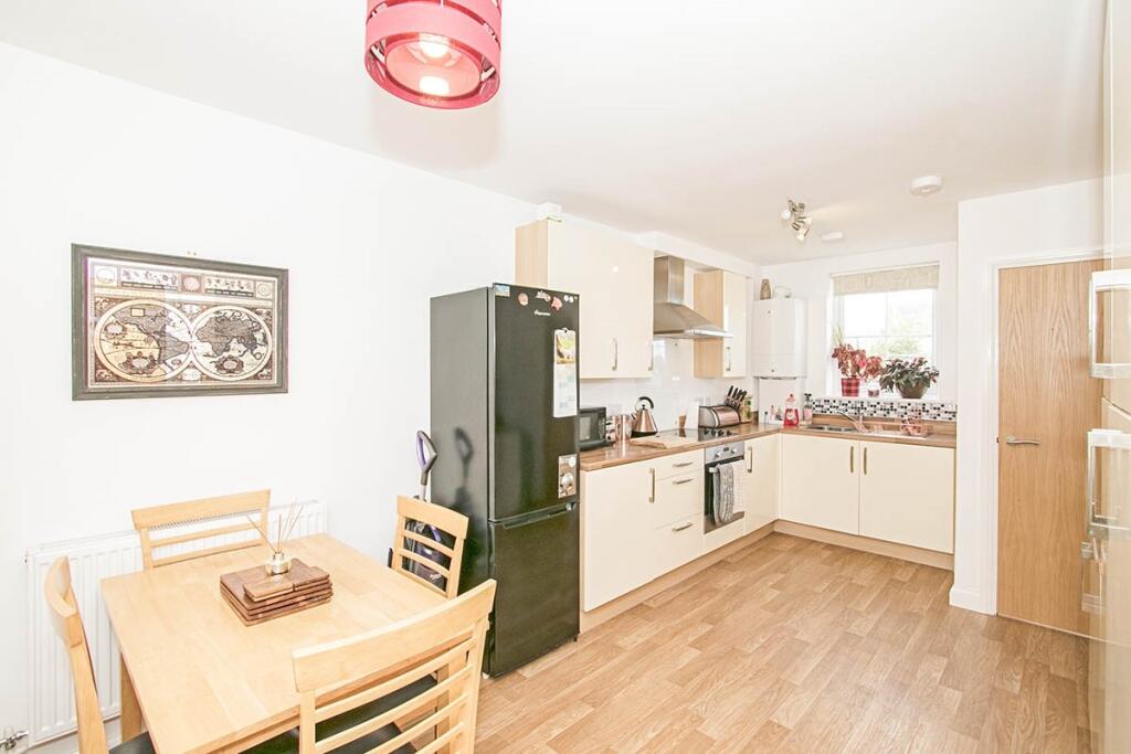 Kitchen / Dining Roo