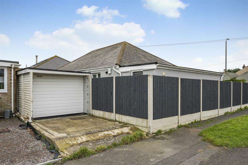 Garage with Parking