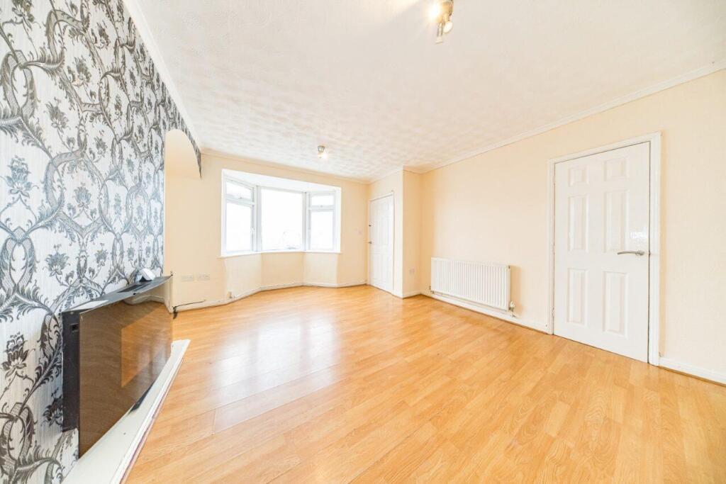 36 Wellesbourne Road lounge 2.jpg