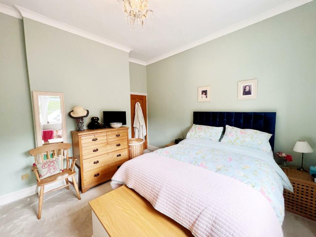 Master Bedroom pic 3.jpg