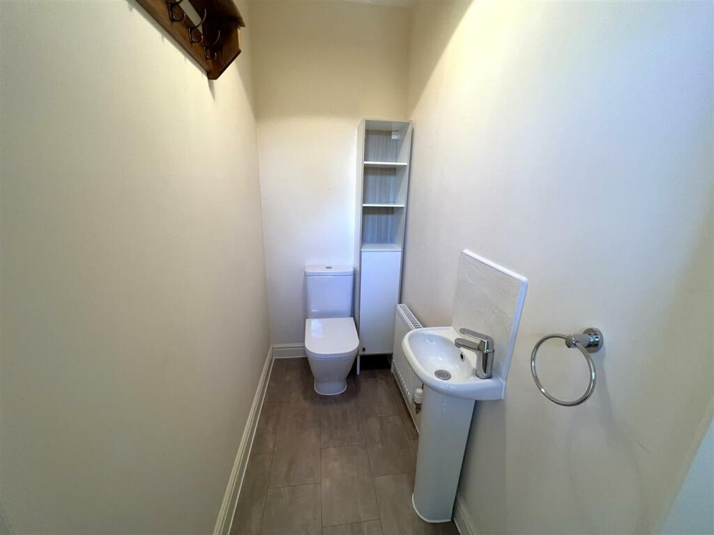 Downstairs WC.JPG