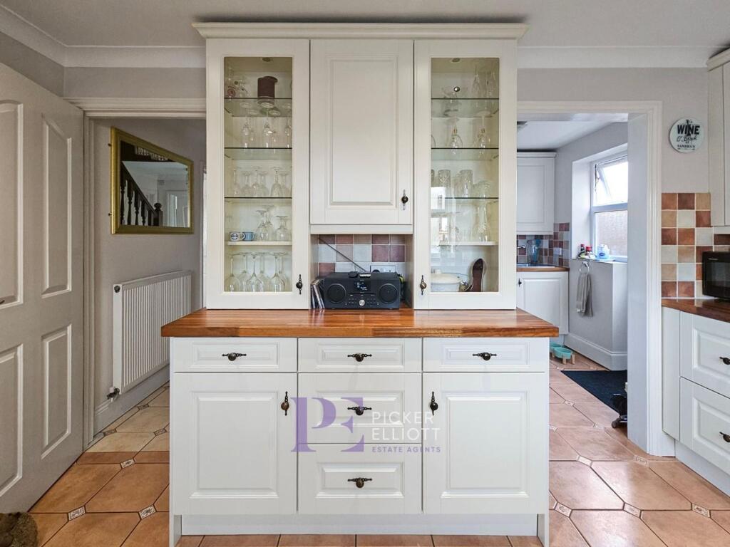 Re Fitted Kitchen