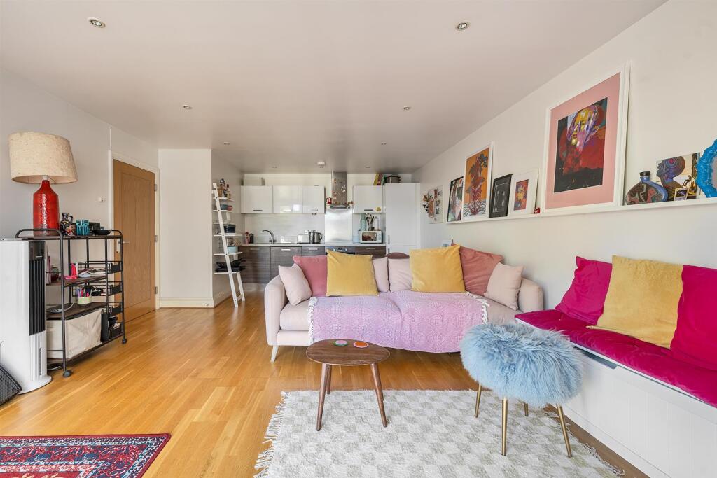 Lea Bridge Road, E5