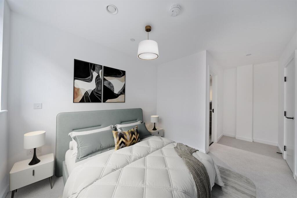 Bedroom 1.jpg