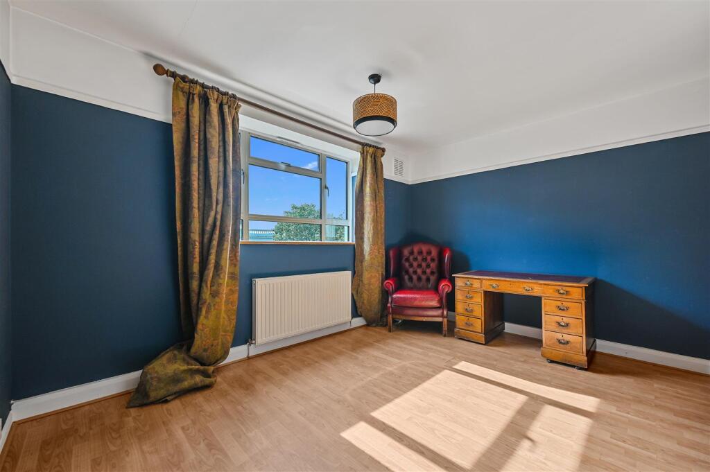 FB -  Ashchurch Park Villas - BedroomA3 (1).JPG