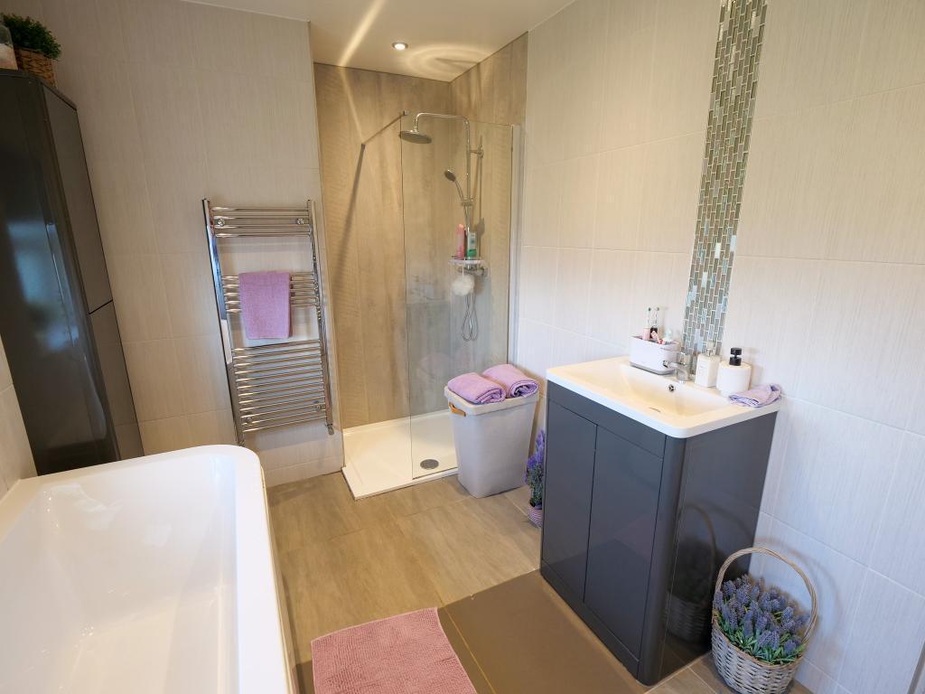 Bathroom Duel Aspect