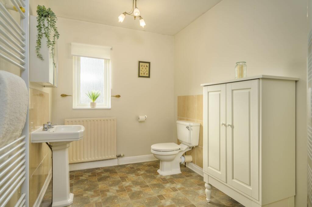 Master bedroom ensuite 