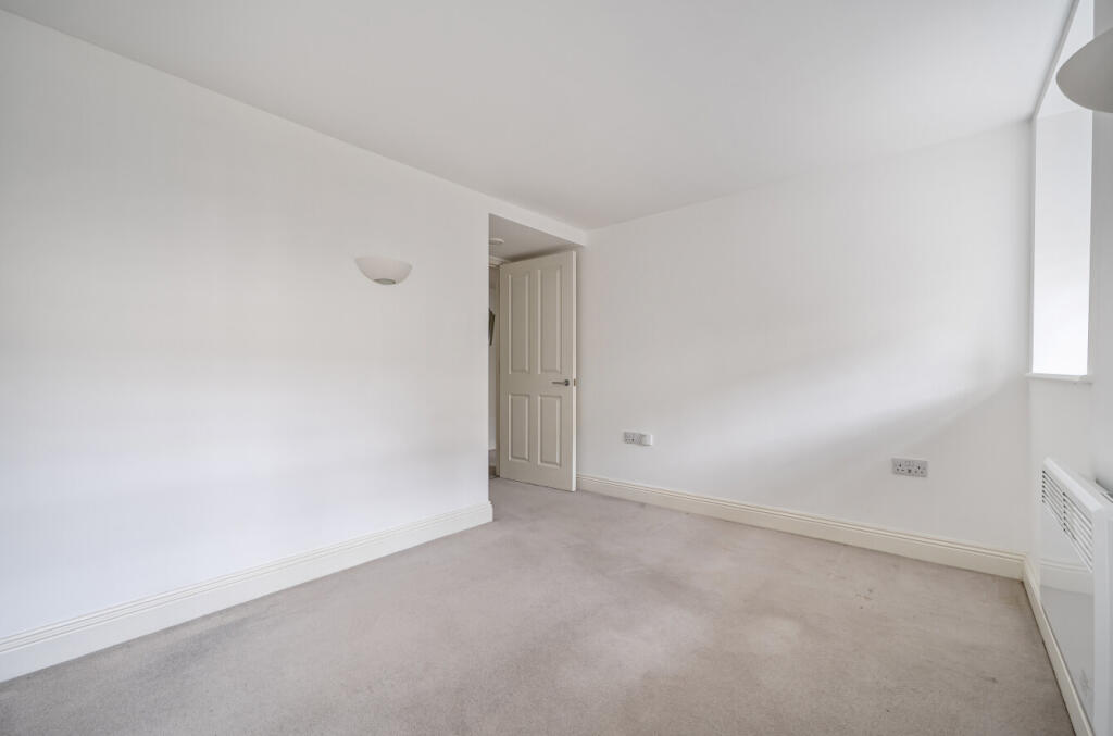 1369097-7-68ee100...