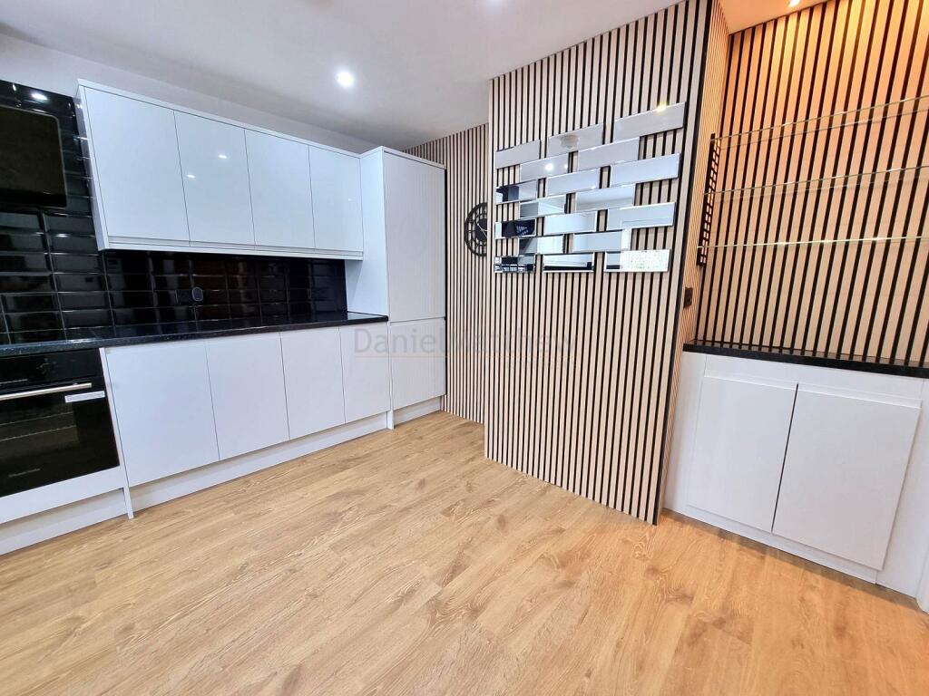 Kitchen/ Breakfast Room