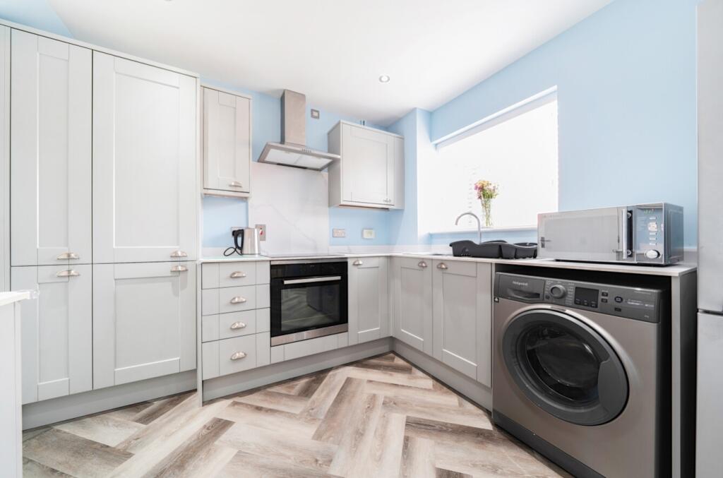 1345384-9-68b22cbcb1f1f-ARW