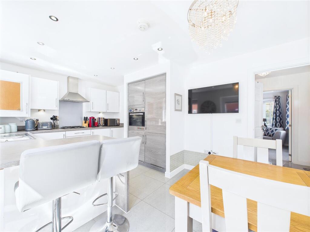 Harrier Way, Estate Agent, Burton on Trent (12).jp