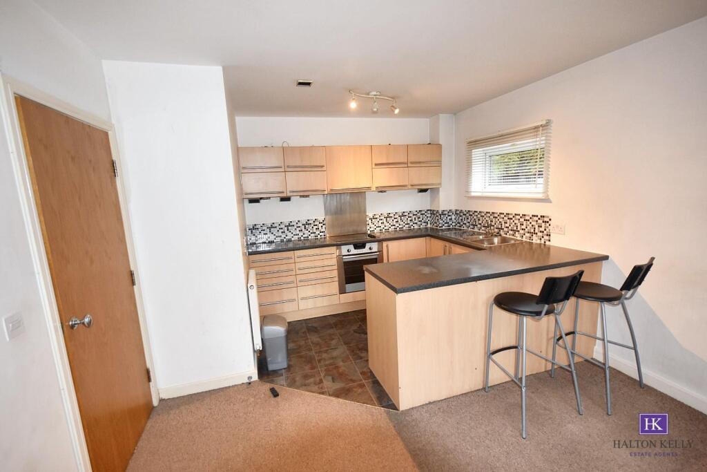 OPEN PLAN LIVING/KITCHEN