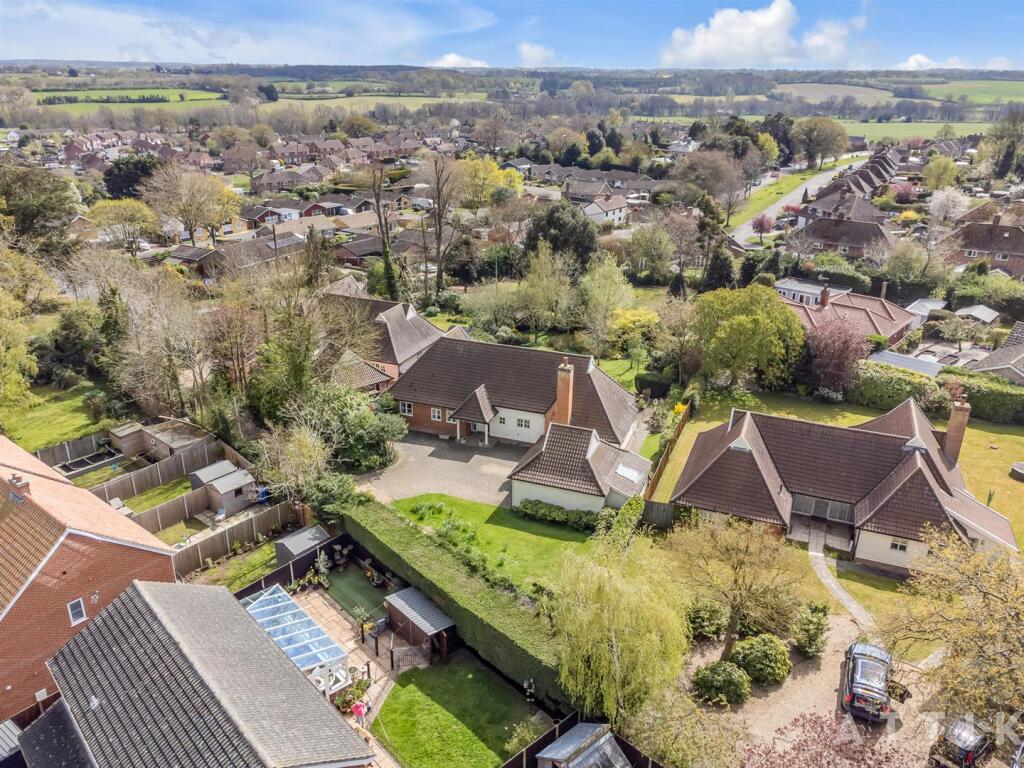 2 Hanbury Close, Halesworth IP19 8DG (1).jpg