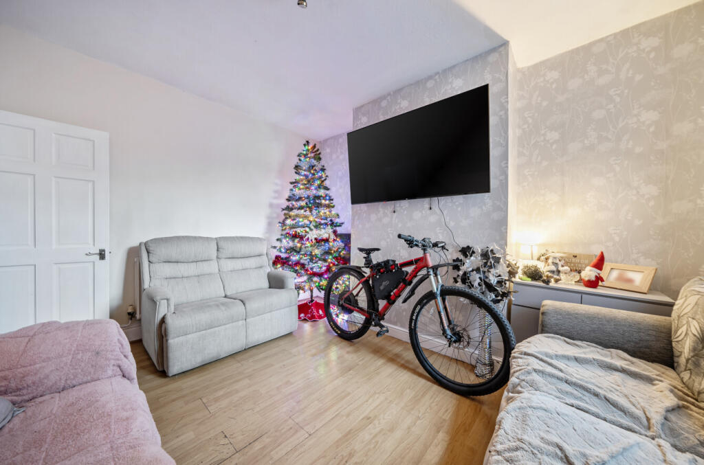 1387782-8-693c4e6...