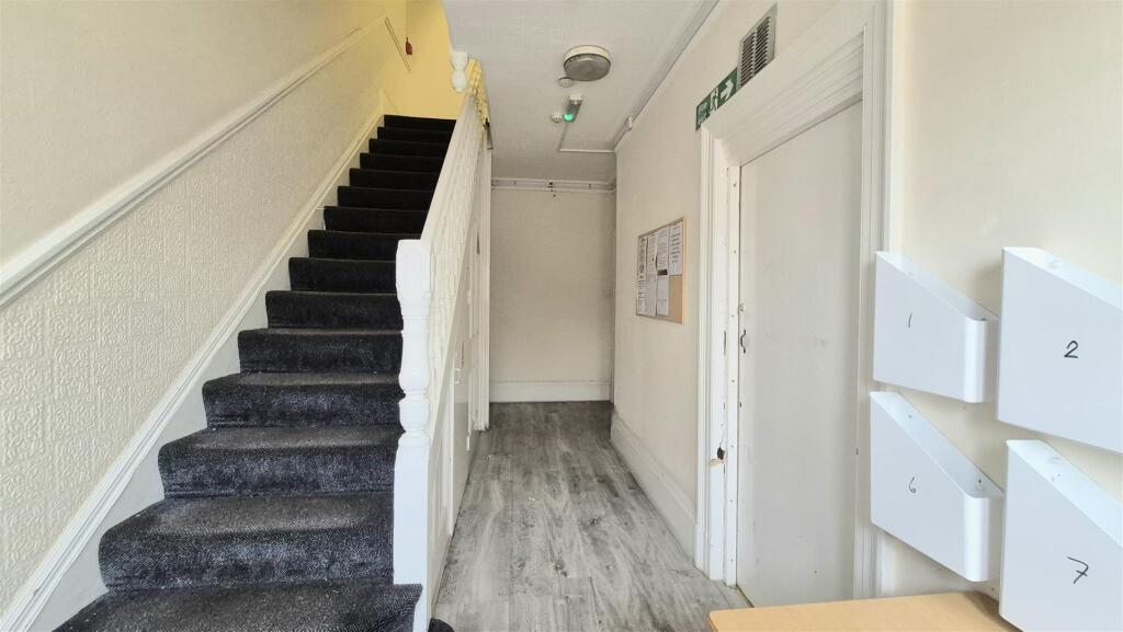 COMMUNAL ENTRANCE