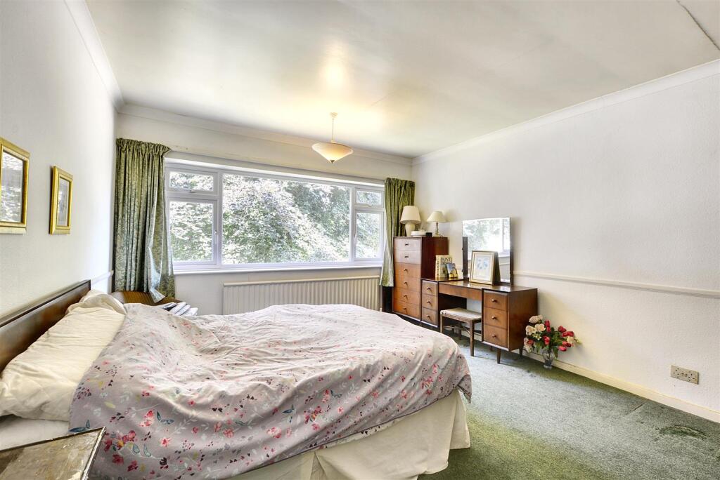 Bedroom 1_1.jpeg