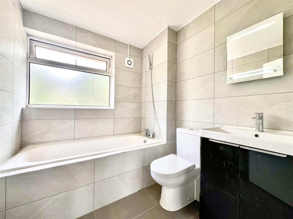 Family Bathroom/ WC