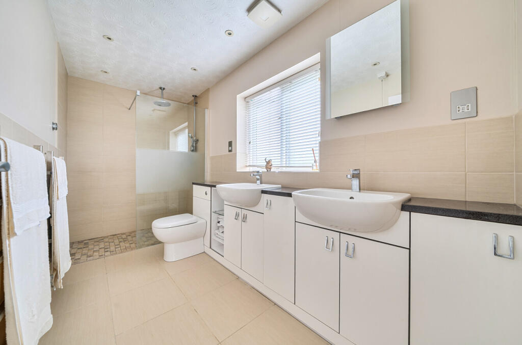 1358047-10-68de49...