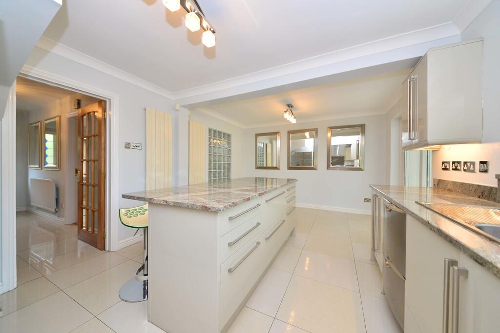 3 Deeley Close - ...