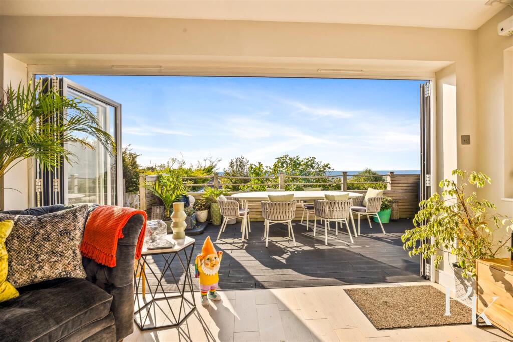 Living Room/Terrace