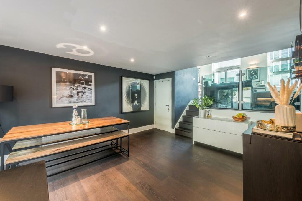 2 The Park Mews-6.jpg