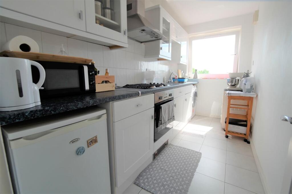 DSCF4288 - kitchen.jpg
