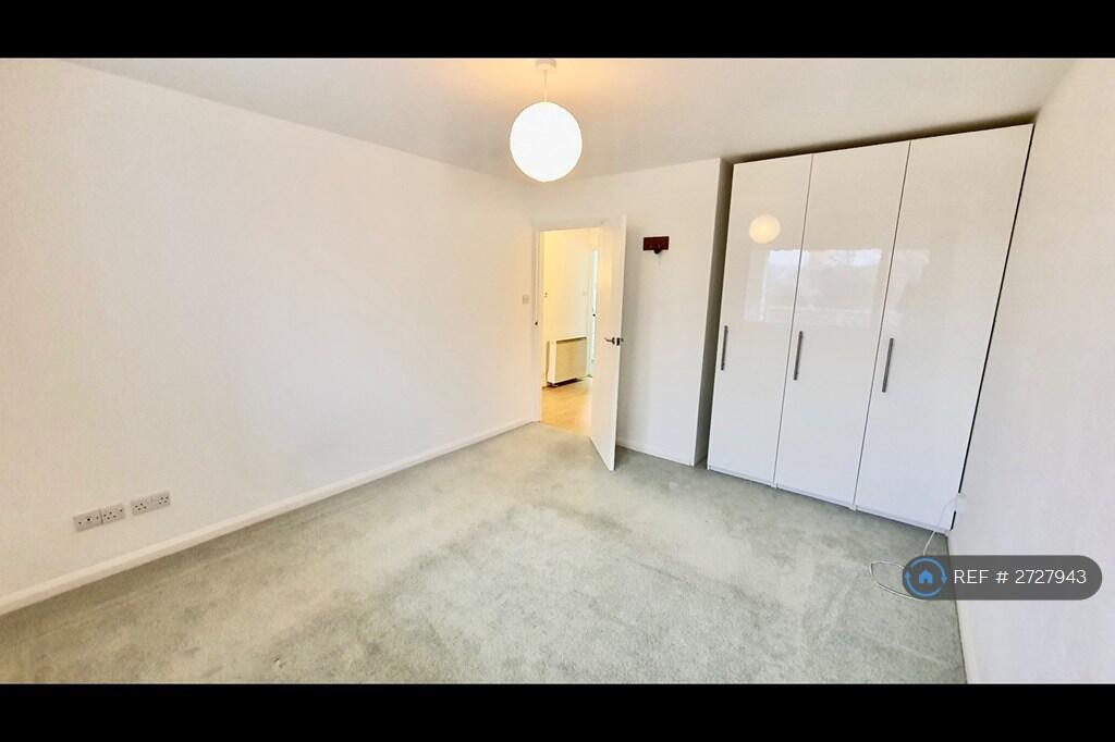 Master Bedroom Fitted Wardrobes