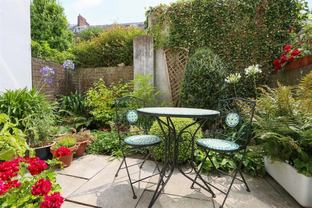 77 Princess Victoria St 6.jpg