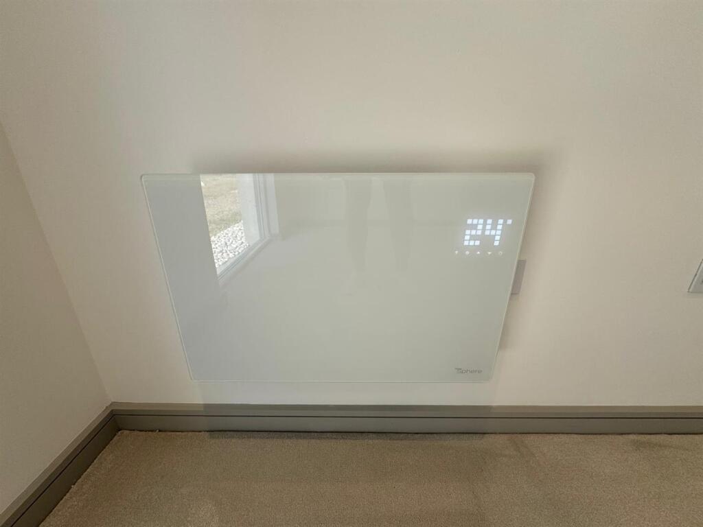 Bedroom 2 pic 7.jpg