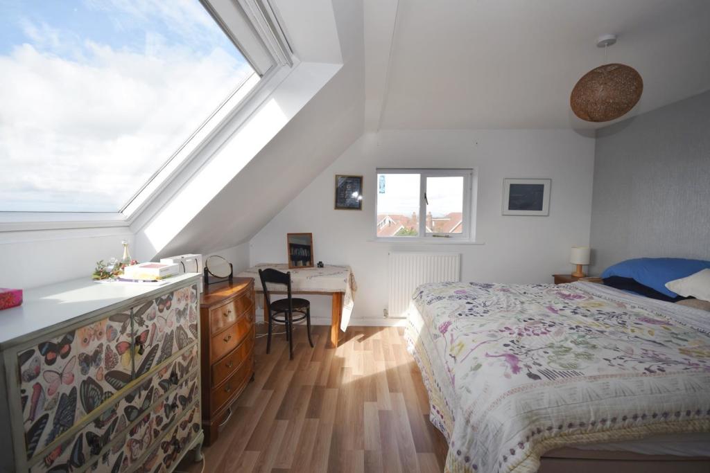 Bedroom 1.JPG