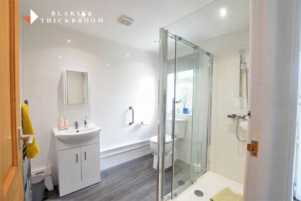 SHOWER ROOM