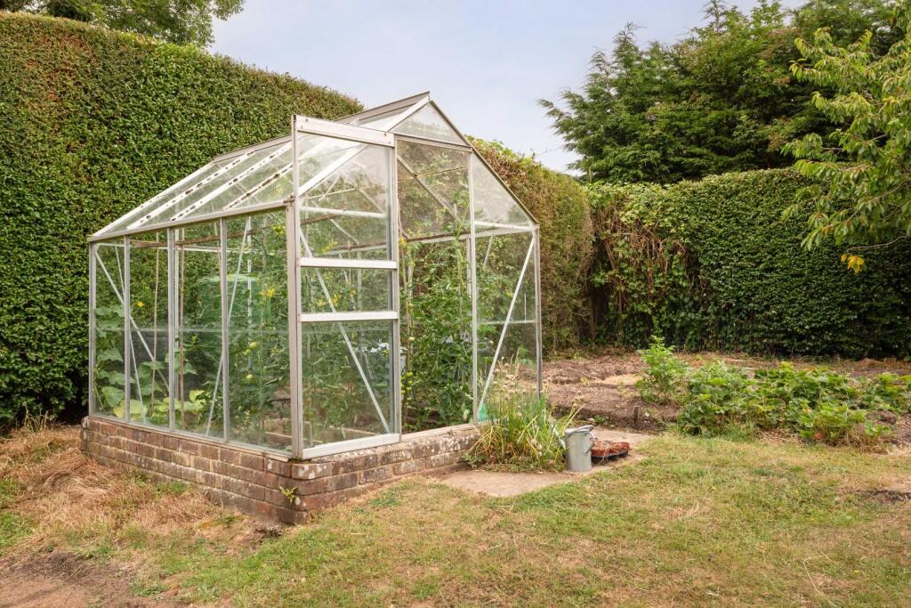 Greenways Crescent-5.jpg