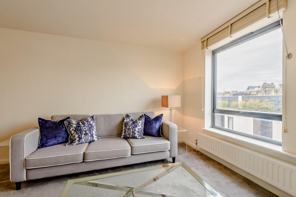 8447057-interior1...