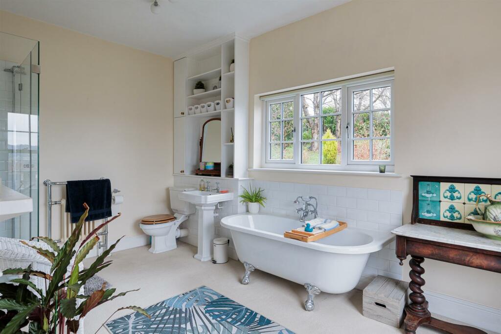 Master Bedroom En-Suite