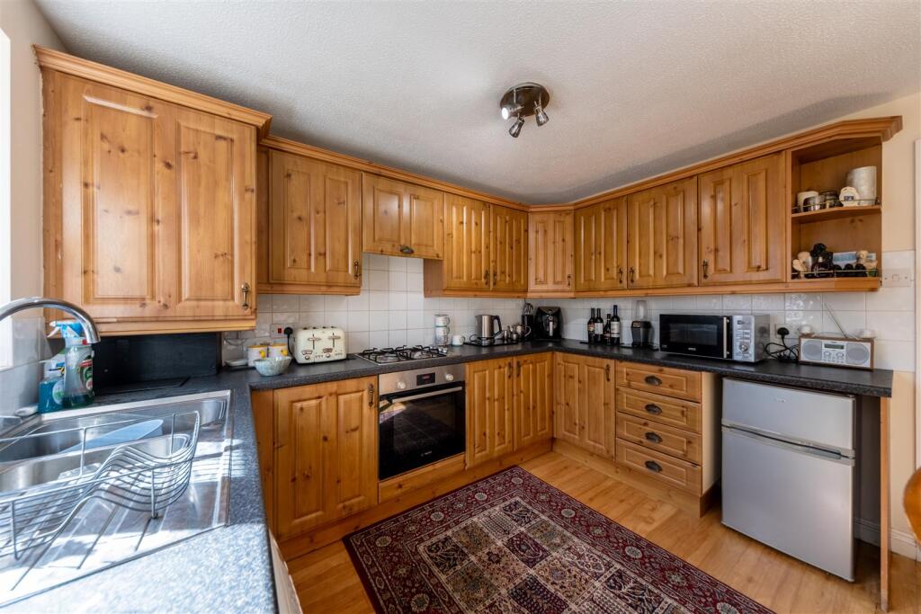 8 Gowy Court-004.jpg