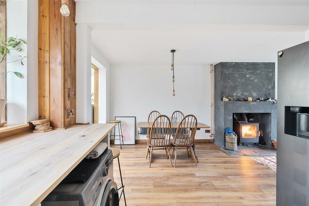 Kitchen / Dining Area