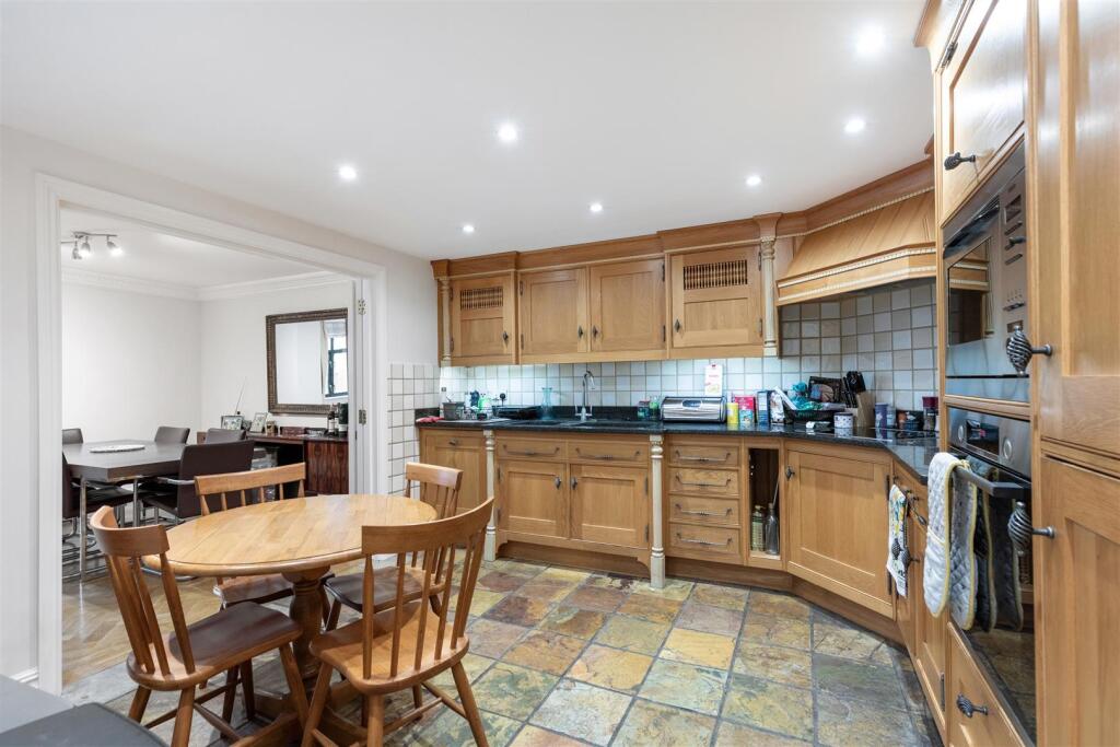 181020245_SBSM _12 Stanmore Hall Wood Lane _HA7 4J